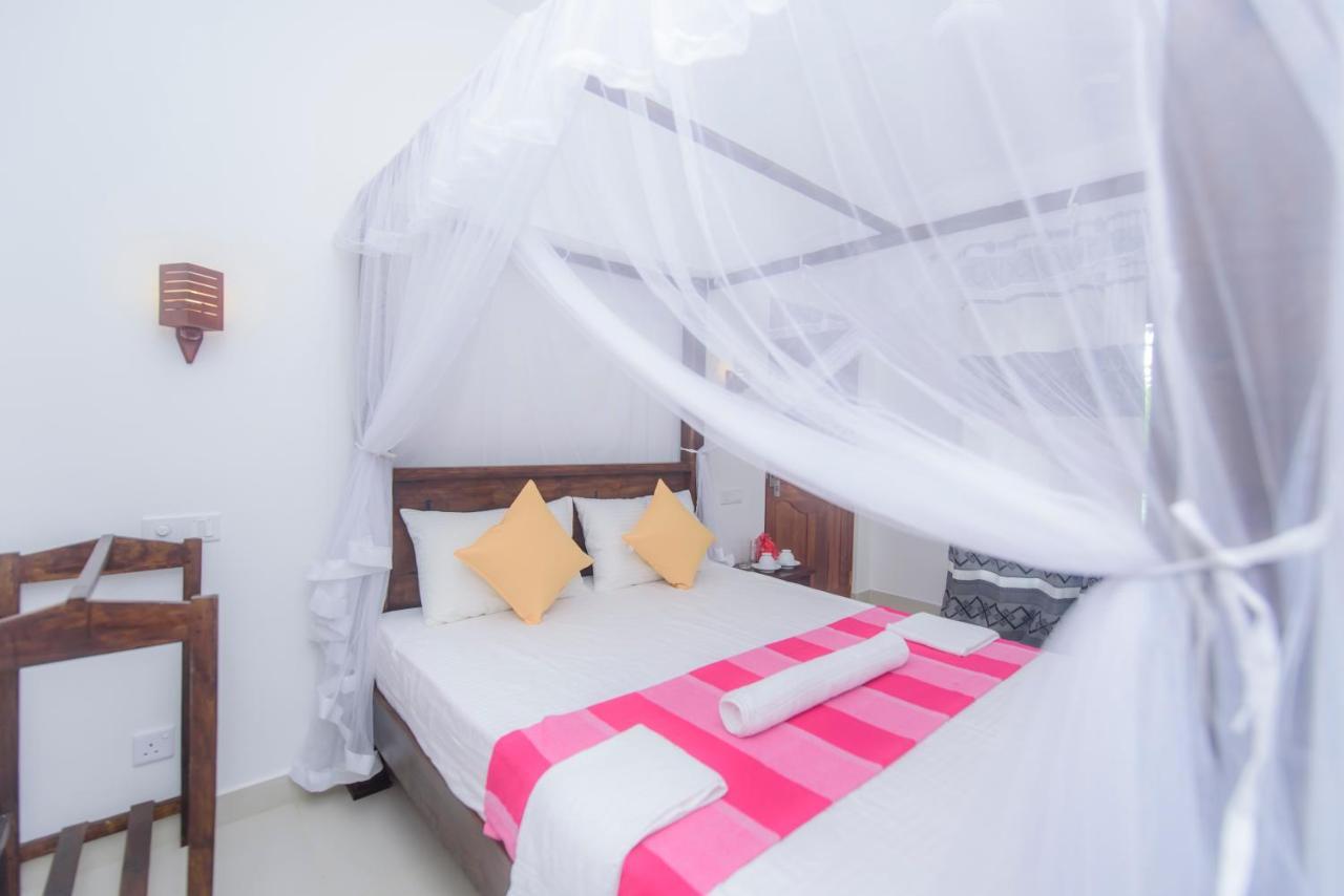 Scenery River Star Hotel Хіккадува Екстер'єр фото