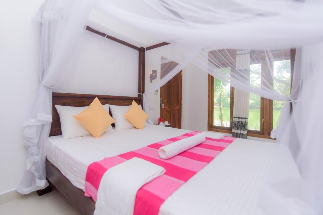 Scenery River Star Hotel Хіккадува Екстер'єр фото