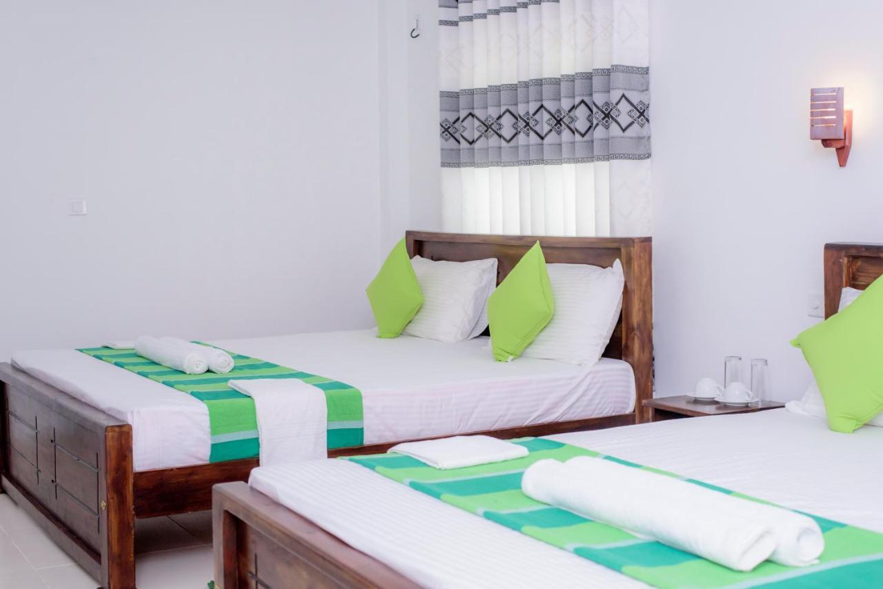 Scenery River Star Hotel Хіккадува Екстер'єр фото