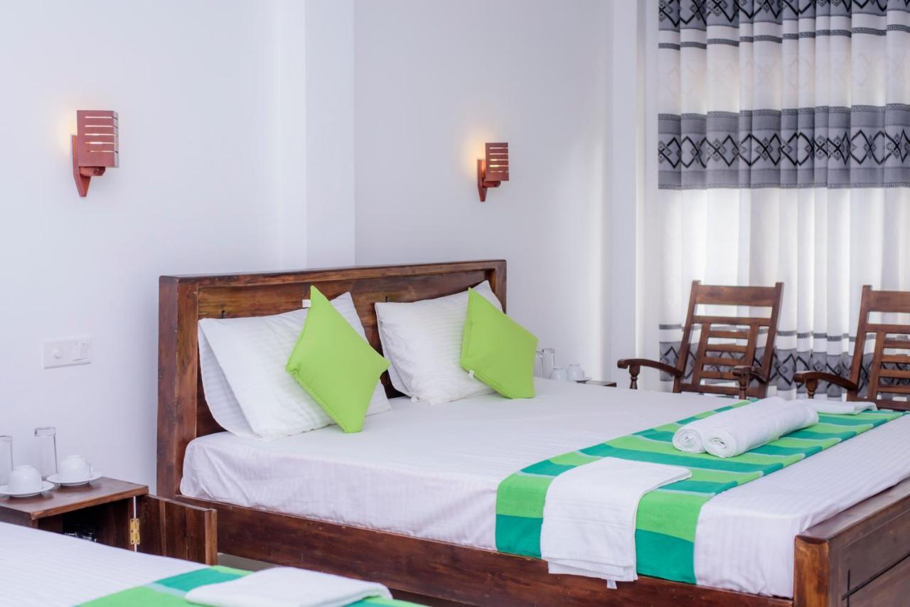 Scenery River Star Hotel Хіккадува Екстер'єр фото