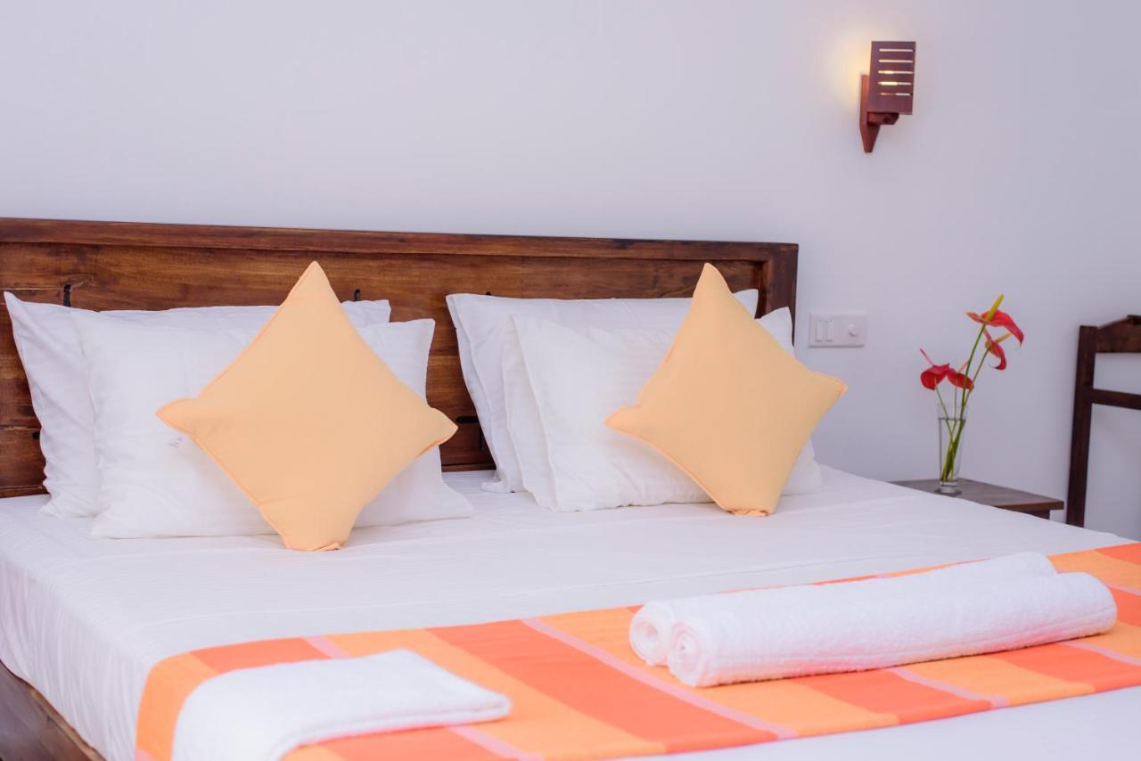 Scenery River Star Hotel Хіккадува Екстер'єр фото
