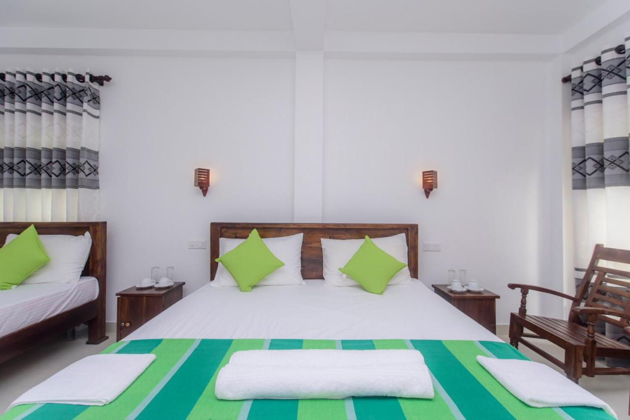 Scenery River Star Hotel Хіккадува Екстер'єр фото